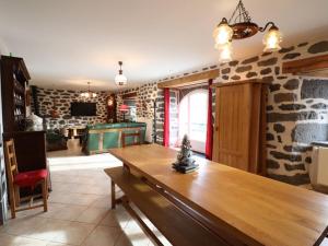 Maisons de vacances Gite Paulhac, 5 pieces, 11 personnes - FR-1-742-80 : photos des chambres