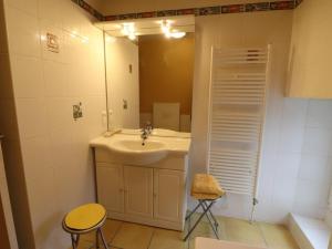 Maisons de vacances Gite Jou-sous-Monjou, 5 pieces, 9 personnes - FR-1-742-36 : photos des chambres