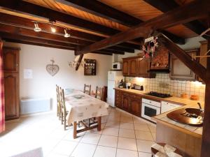 Maisons de vacances Gite Lavigerie, 3 pieces, 6 personnes - FR-1-742-54 : photos des chambres