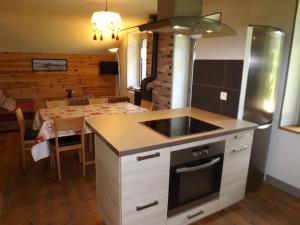 Maisons de vacances Gite Mandailles-Saint-Julien, 3 pieces, 5 personnes - FR-1-742-138 : photos des chambres