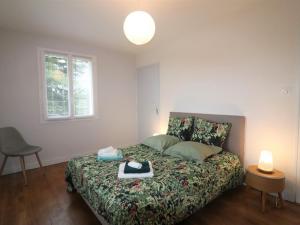 Maisons de vacances Gite Arpajon-sur-Cere, 3 pieces, 4 personnes - FR-1-742-148 : photos des chambres