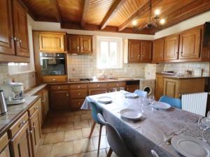 Maison calme avec piscine privative chauffée, 3 chambres, terrain et BBQ, proche nature et randonnées - FR-1-742-154