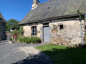 Maisons de vacances Gite Saint-Bonnet-de-Salers, 4 pieces, 6 personnes - FR-1-742-164 : photos des chambres