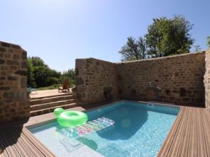 Maisons de vacances Gite Saint-Remy-de-Chaudes-Aigues, 7 pieces, 12 personnes - FR-1-742-249 : photos des chambres