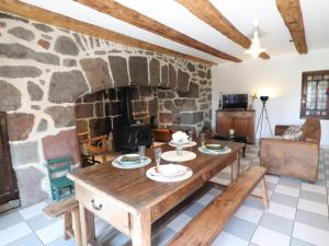 Maisons de vacances Gite Moussages, 3 pieces, 4 personnes - FR-1-742-240 : photos des chambres