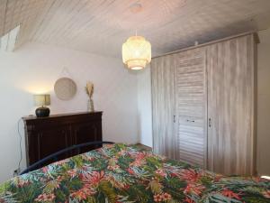 Maisons de vacances Gite Moussages, 3 pieces, 4 personnes - FR-1-742-240 : photos des chambres