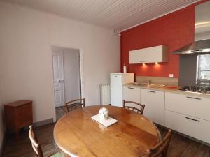 Maisons de vacances Gite Saint-Cernin, 5 pieces, 6 personnes - FR-1-742-239 : photos des chambres