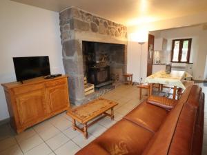 Maisons de vacances Gite Le Claux, 3 pieces, 4 personnes - FR-1-742-267 : photos des chambres