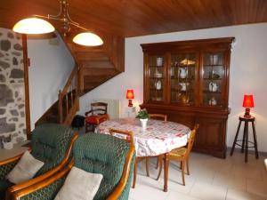 Appartements Appartement Saint-Cernin, 3 pieces, 4 personnes - FR-1-742-271 : photos des chambres