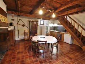 Maisons de vacances Gite Jussac, 3 pieces, 5 personnes - FR-1-742-317 : photos des chambres