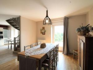 Maisons de vacances Gite Jou-sous-Monjou, 5 pieces, 8 personnes - FR-1-742-333 : photos des chambres