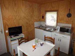 Maisons de vacances Gite Peyrusse, 3 pieces, 4 personnes - FR-1-742-334 : photos des chambres