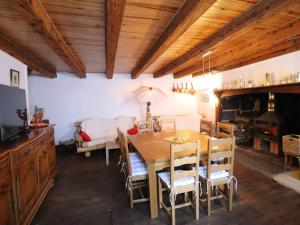 Maisons de vacances Gite Le Falgoux, 3 pieces, 6 personnes - FR-1-742-339 : photos des chambres