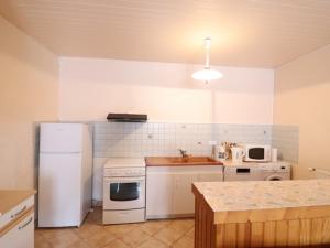 Maisons de vacances Gite Drugeac, 3 pieces, 4 personnes - FR-1-742-372 : photos des chambres