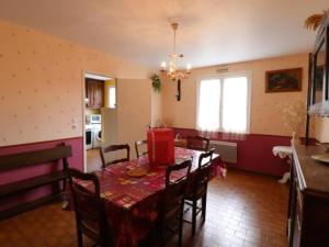 Maisons de vacances Gite Le Claux, 4 pieces, 6 personnes - FR-1-742-370 : photos des chambres