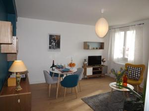 Appartements Appartement Aurillac, 2 pieces, 2 personnes - FR-1-742-389 : photos des chambres