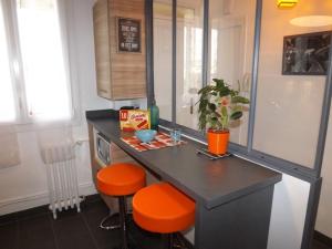 Appartements Appartement Aurillac, 2 pieces, 2 personnes - FR-1-742-389 : photos des chambres