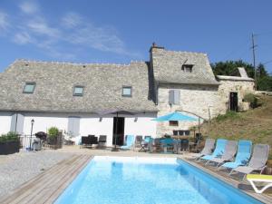 Maisons de vacances Gite Vieillevie, 6 pieces, 10 personnes - FR-1-742-383 : photos des chambres