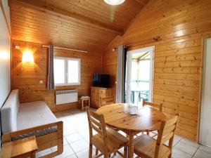 Maisons de vacances Gite Arnac, 3 pieces, 5 personnes - FR-1-742-447 : photos des chambres