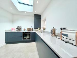 Tropical Gardens 1 bed cottage Central Newlyn