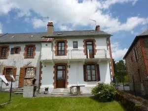 Maison Authentique à Drugeac : Confort, Jardin Clos, Animaux Bienvenus, Proche Salers et Puy Mary - FR-1-742-503 - Drugeac