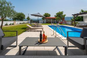 NEW Villa Anja is a 4 bedroom villa with a 32 sqm heated pool near Imotski 