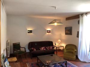 Maisons de vacances Gite Aurillac, 4 pieces, 6 personnes - FR-1-742-514 : photos des chambres