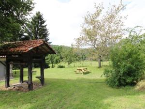 Maisons de vacances Gite Aurillac, 4 pieces, 6 personnes - FR-1-742-514 : photos des chambres