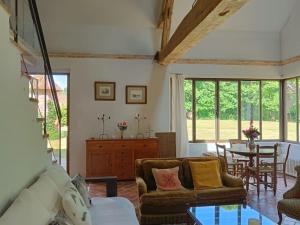 Maisons de vacances Gite Sainte-Montaine, 4 pieces, 8 personnes - FR-1-586-37 : photos des chambres