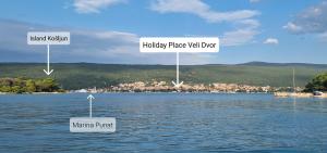 Holiday Place Veli Dvor - vacation house with private garden in old town Punat 