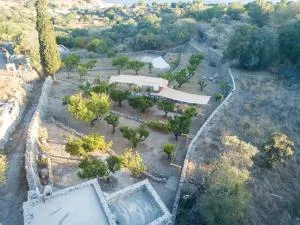 Perivoli A Traditional Eco-Accommodation in a Private Cultivated Garden - Gyalí