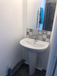 Sejours chez l'habitant Grande chambre avec salle de bain privative Nanterre Proche Paris : photos des chambres