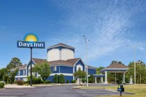Days Inn by Wyndham Louisburg - Franklinton