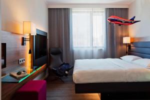 Moxy Queen Room room in MOXY Vienna Airport