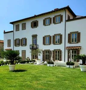 LA VILLA APARTMENTS - Convenient for Sardinia and Corsica - 4-5 beds -Private Parking included with Camera - Valle Benedetta