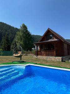 Еднофамилна дървена къщичка