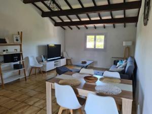 Appartements Charmant appartement a Cornillon-confoux & balcon : photos des chambres