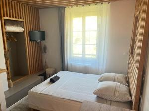 Appartements Les Glycines, charmant studio au calme dans batisse de Maitre proche du centre ville parking gratuit : Studio