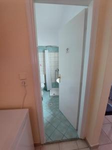 Elenis Apartments Igoumenitsa - Γκαρσονιέρα 2ου ορόφου επιπλωμένη, εξοπλισμένη