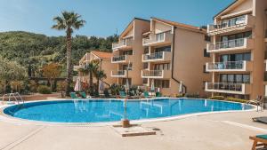 A&A Apartment in Blue Horizon Przno with pool