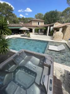 Sejours chez l'habitant VILLA La Tarente Domaine Prive Mougins : photos des chambres