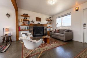 The Raven House - Renovated Homestead Cabin