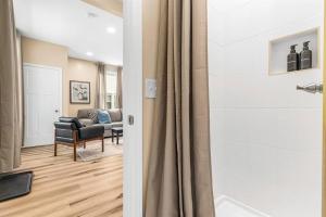 New! Luxury 1BR Flat near Downtown Mount Clemens