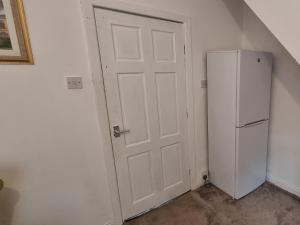 3 Bedroom House Ideal for Work Family Short or Long Term Stays Easy Access to Manchester Oldham Halifax Bury