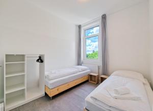 Tolstov Apartments - 3 and 4 Room Monteur Apartments