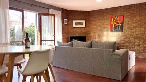 Dúplex Mendoza con cochera techada