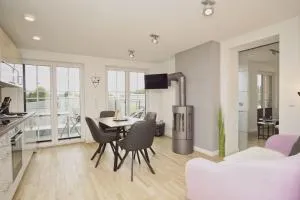 Modernen Ferienwohnung mit Balkon, Kamin - Alte Fischfabrik Lauterbach FeWo 13 - Vilmnitz