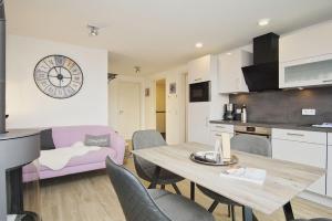 Modernen Ferienwohnung mit Balkon, Kamin - Alte Fischfabrik Lauterbach FeWo 13