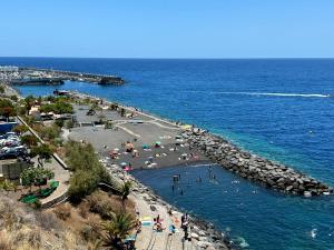 Artistic beachfront apartment