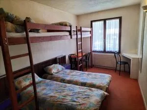 Chambre Quadruple avec Salle de Bains Privative 1 - Le Sarret